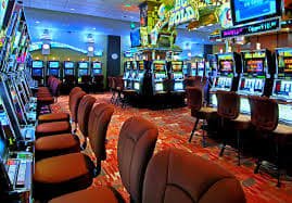 Dealer langsung pasukan 88 di studio dengan multi-camera broadcast ke perangkat mobile